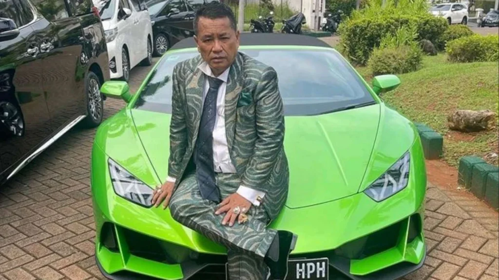 Hotman Paris dan 6 Koleksi Mobil Mewahnya